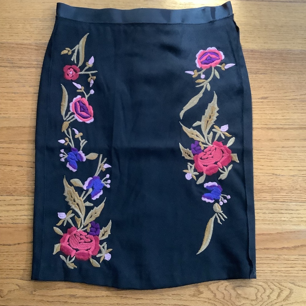 Hazel black embroidered floral skirt size medium